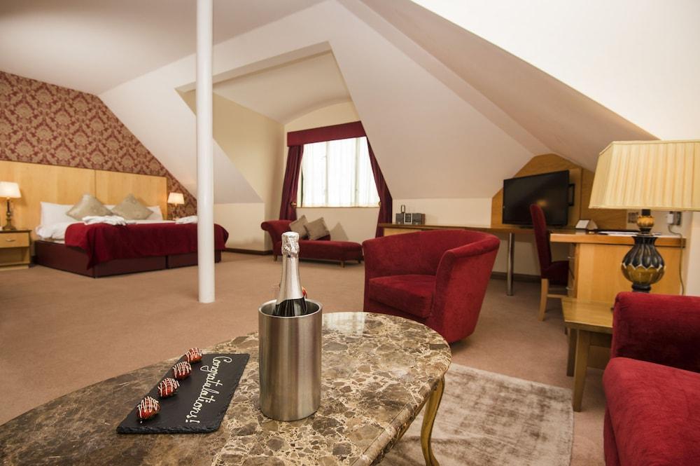 La Mon & Country Club Hotel 4*
