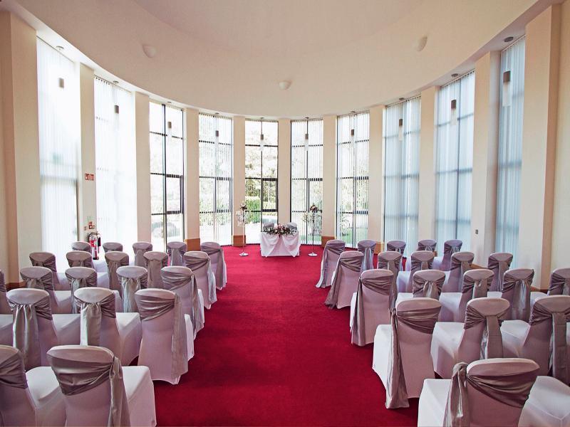 La Mon & Country Club Hotel