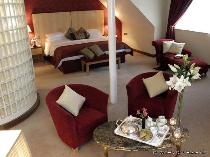 La Mon & Country Club Hotel Castlereagh
