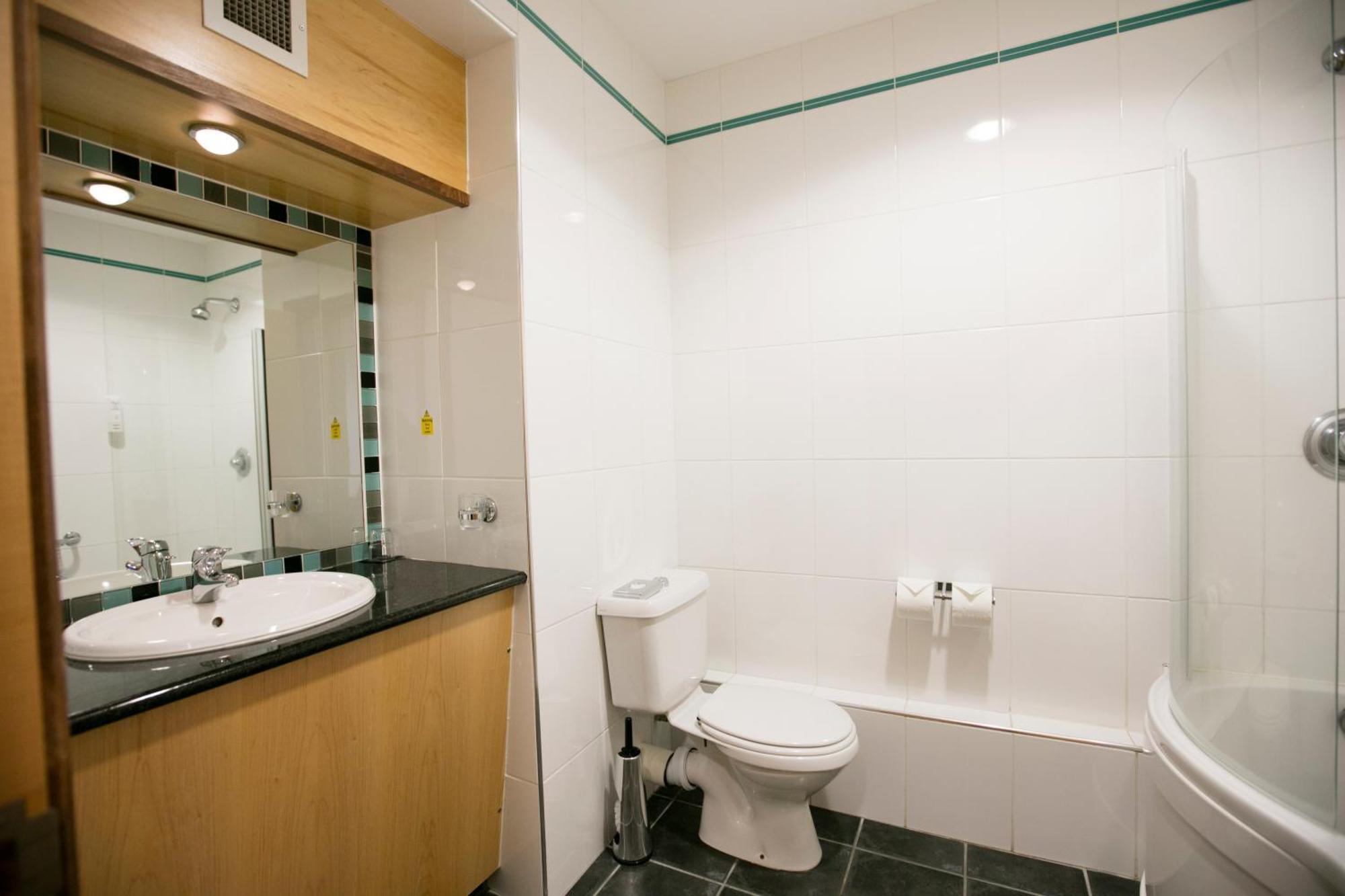 La Mon & Country Club Hotel Castlereagh