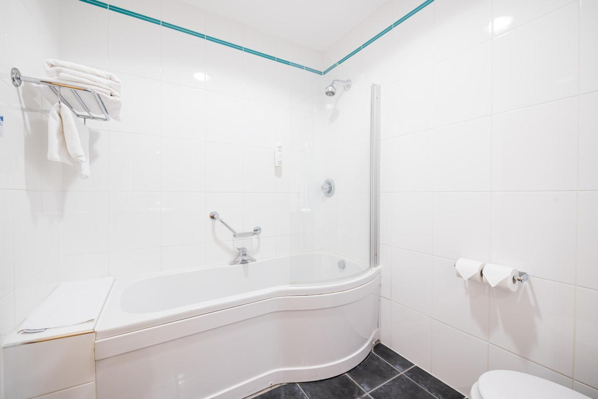 Hotel La Mon & Country Club Castlereagh