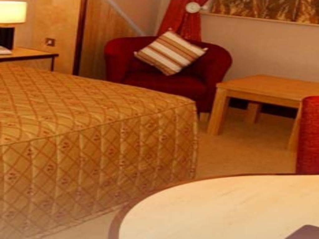 La Mon & Country Club Hotel 4*