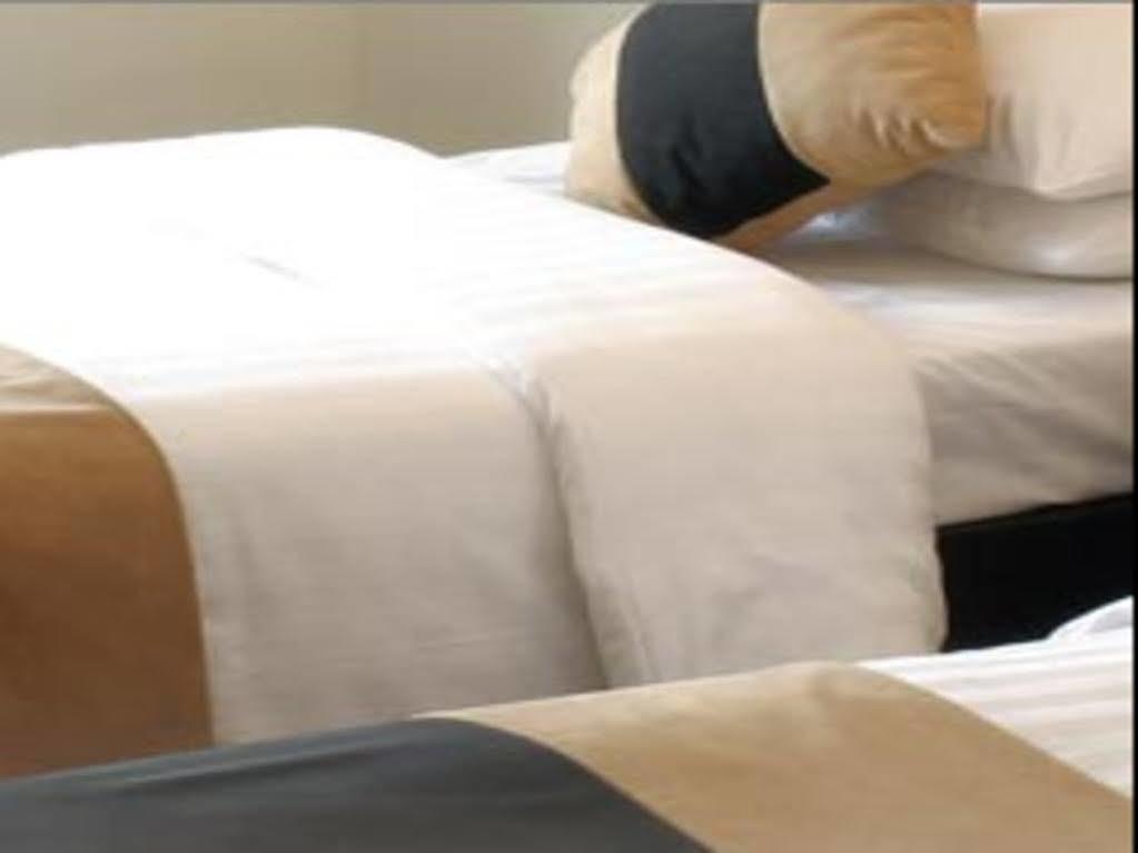 La Mon & Country Club Hotel Castlereagh