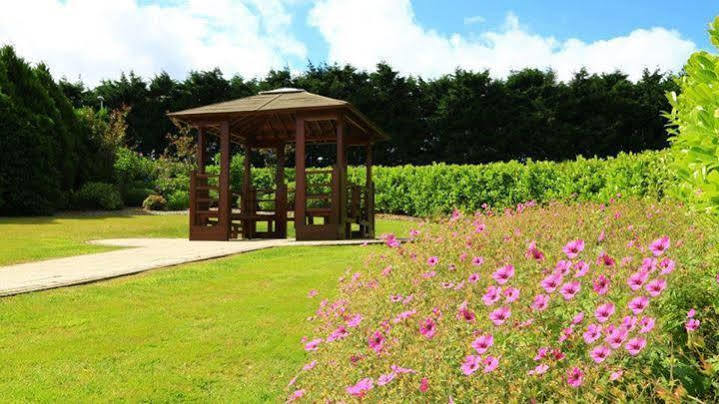Hotel La Mon & Country Club Castlereagh