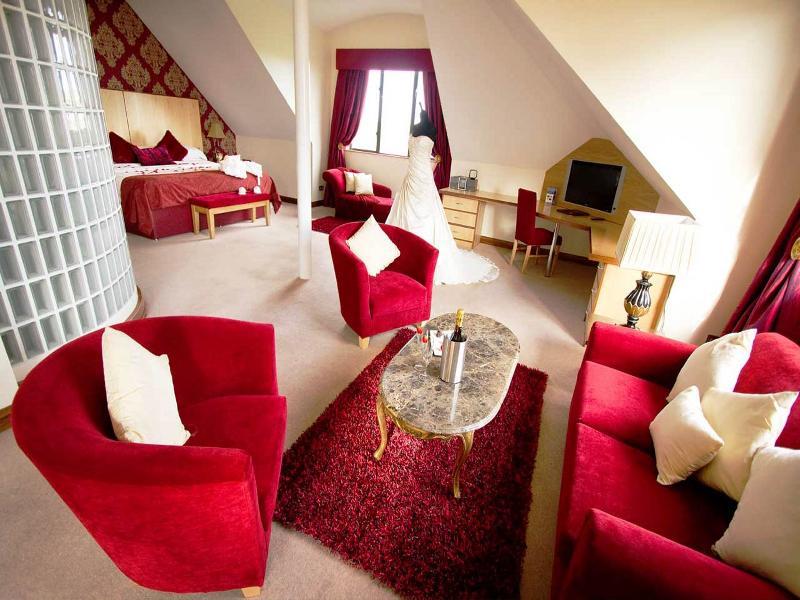 La Mon & Country Club Hotel 4*